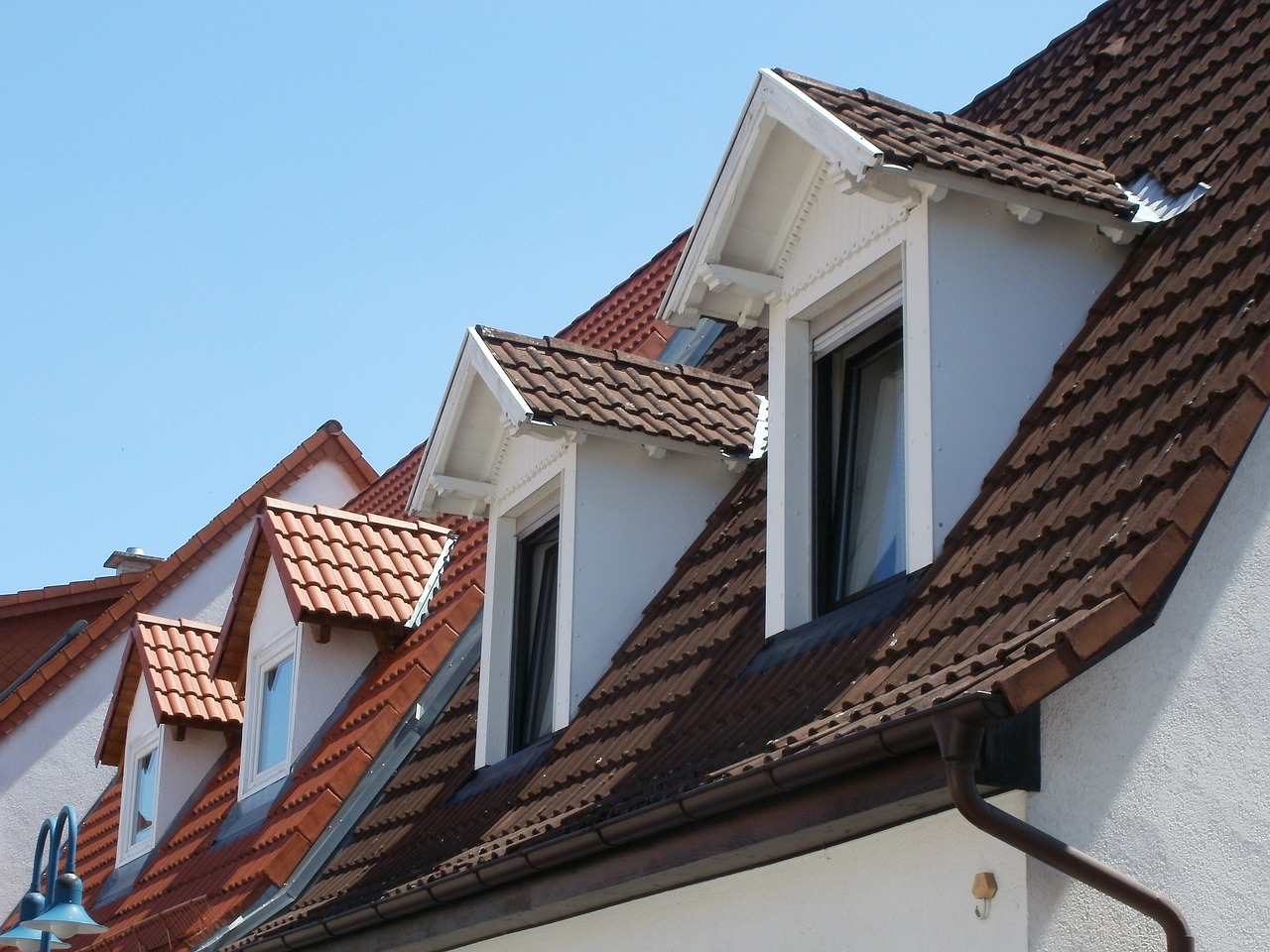 dormer-windows-roof-house-837654